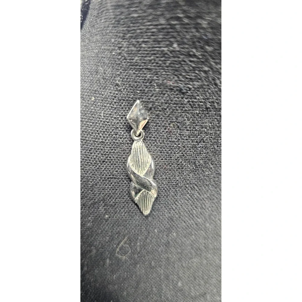 Vintage‎ Silver Tone Twisted Leaf Drop Earrings Dangle Retro Minimalist Chic